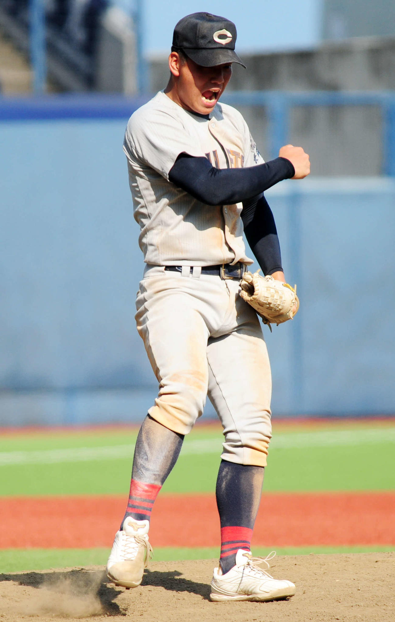 高田北城対中越　最後の打者を空振り三振で抑え、マウンドでほえる中越・野本
