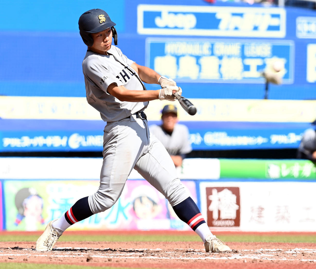 木更津総合対千葉商大付　2回裏千葉商大付無死満塁、走者一掃の適時打を放つ畠中（撮影・たえ見朱実）