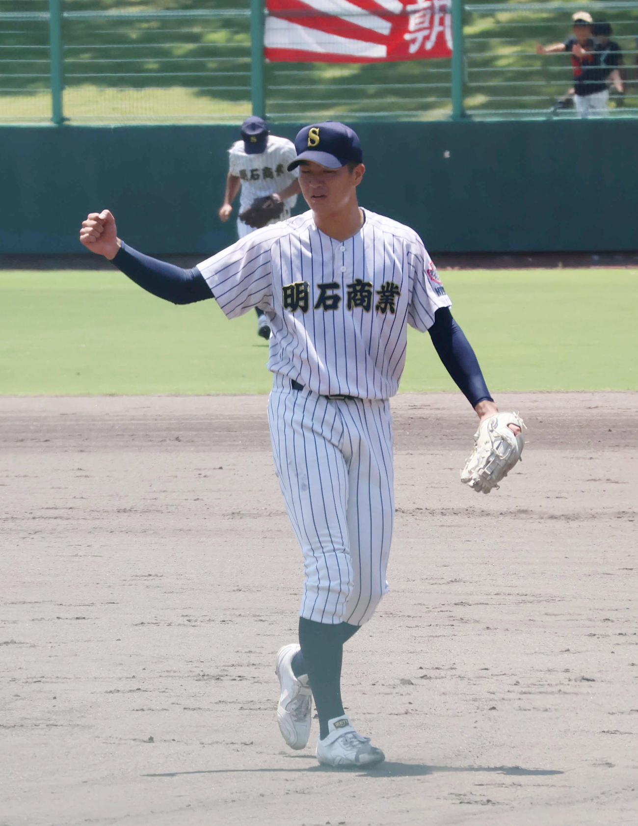 明石商対東播磨　完封勝利しガッツポーズする明石商・横山（撮影・奥谷爽）