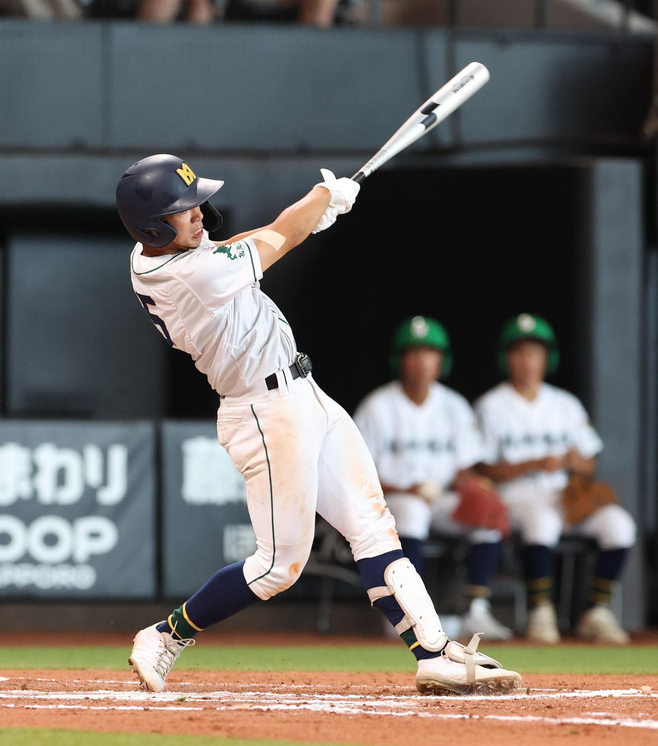 士別翔雲対旭川明成　6回裏旭川明成2死二塁、阿部は左前適時打を放つ（撮影・佐藤翔太）