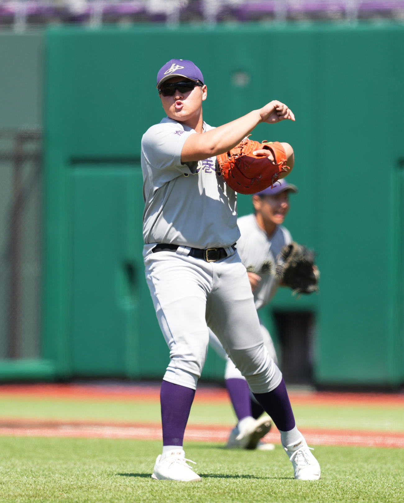 盛岡誠桜対花巻東　試合前、シートノックを受ける花巻東・佐々木（撮影・菅敏）