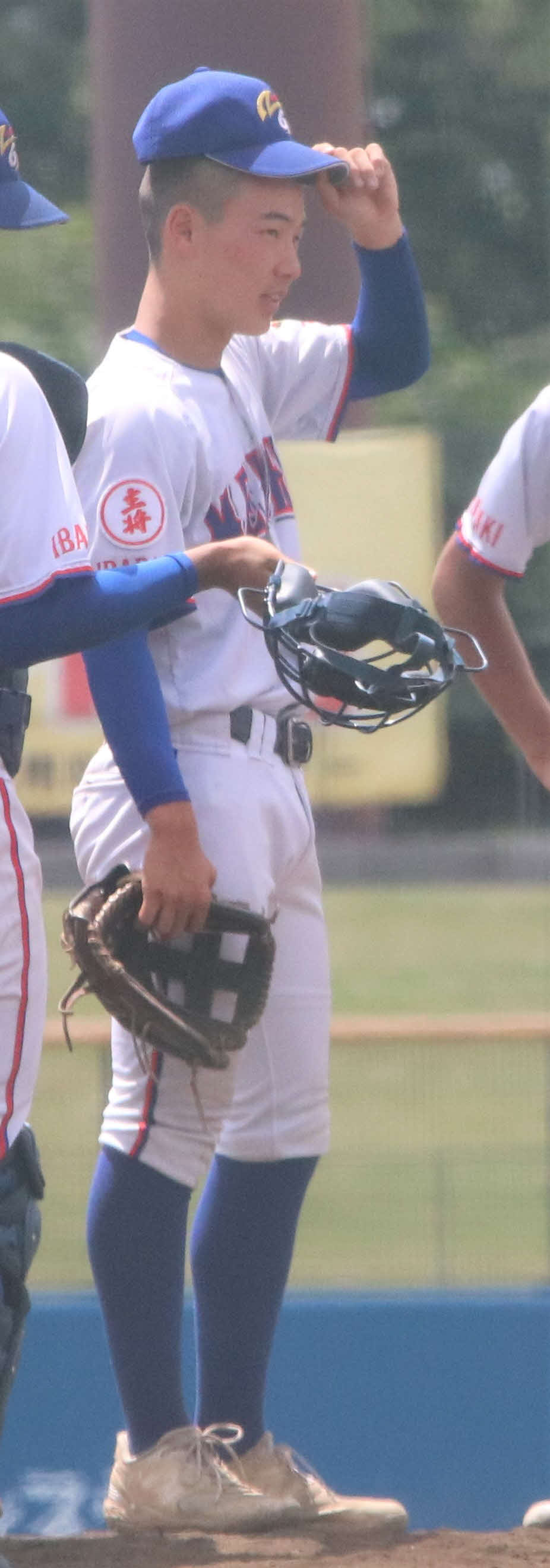 茨城対明秀学園日立　マウンドに集まる明秀学園日立・平野主将（撮影・村山玄）