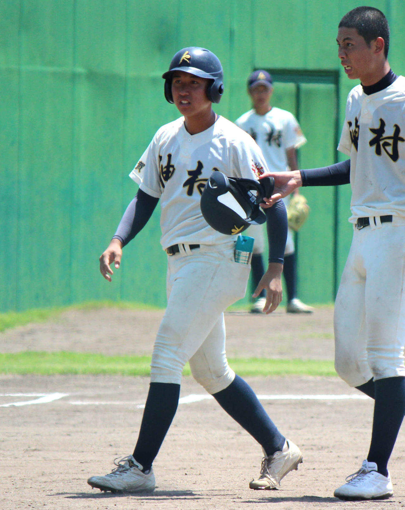 いなべ総合学園対神村学園高伊賀　神村学園高伊賀の三塁コーチ大谷侍（撮影・柏原誠）