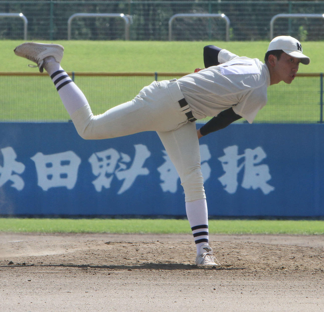 能代松陽対秋田商　5回1／3を投げ、4安打3失点の能代松陽・森岡（撮影・木村有優）