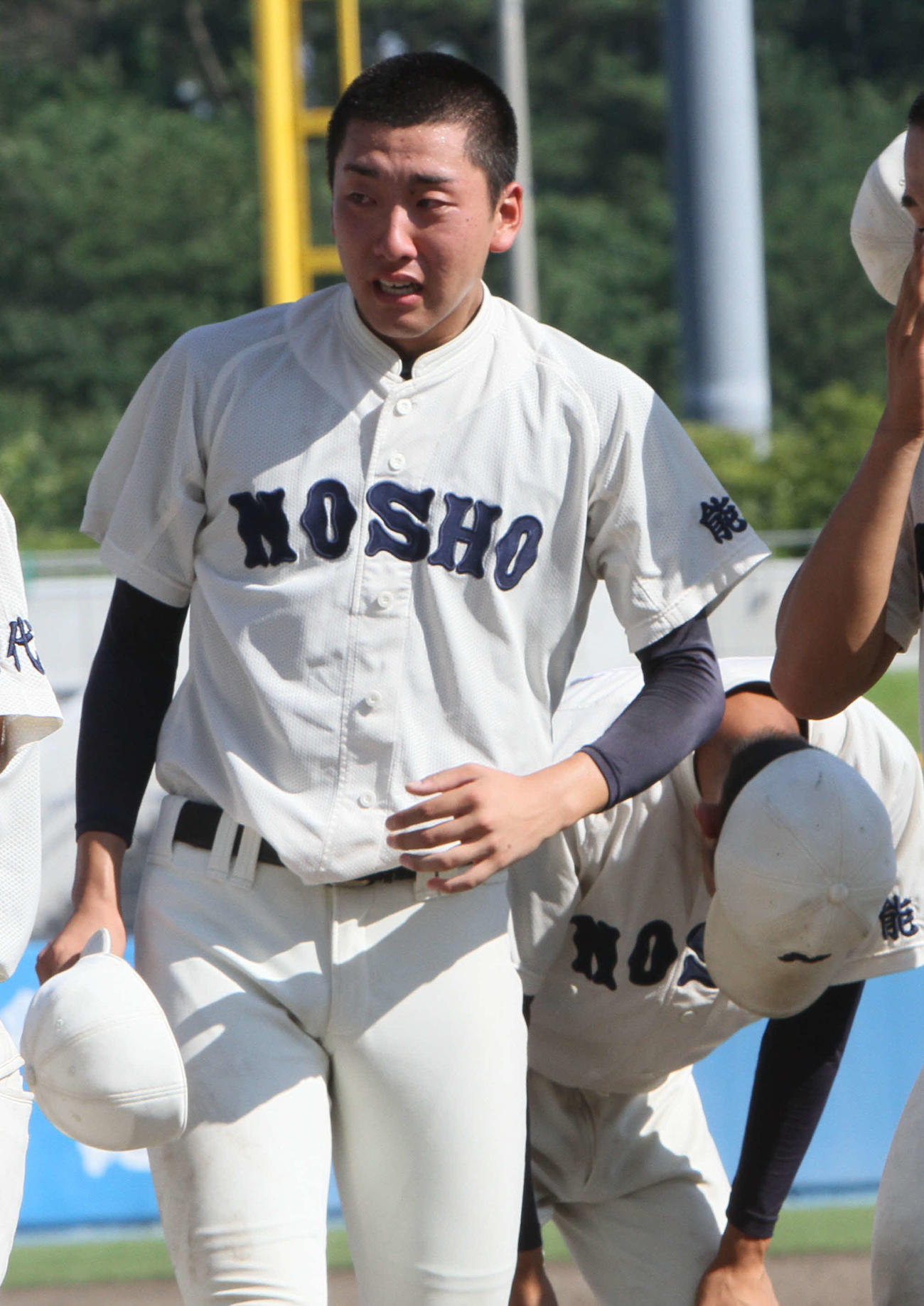秋田商に敗れ、悔し涙を流す能代松陽・森岡