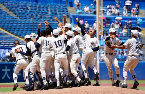 日大鶴ケ丘対日大三　甲子園出場を果たし歓喜する日大三ナイン（撮影・横山健太）