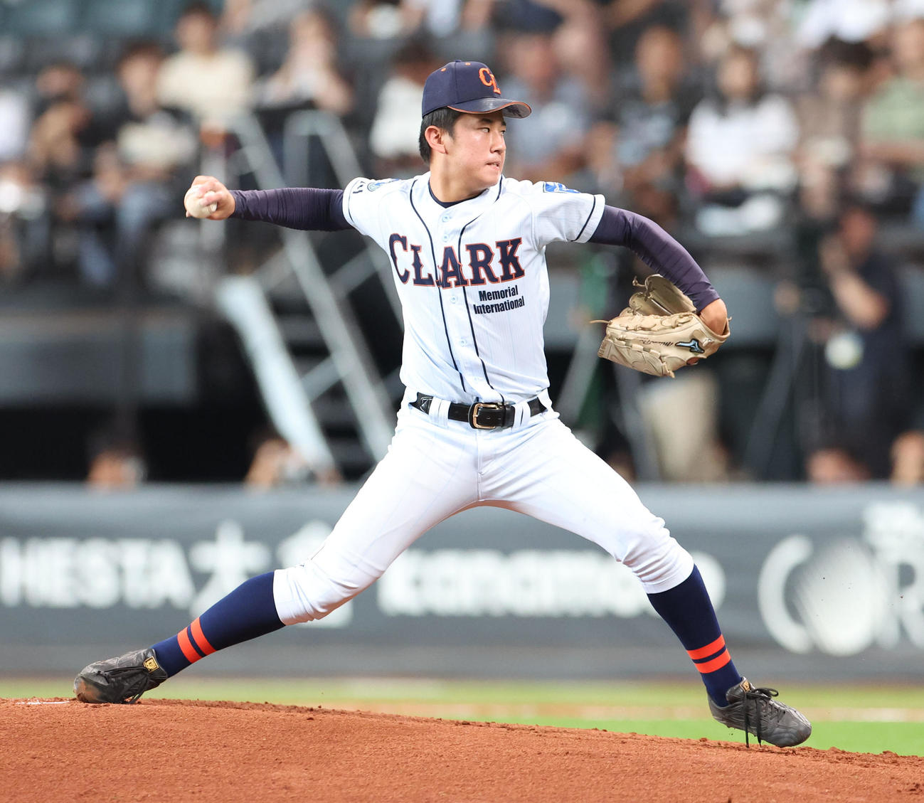 クラーク対旭川明成　クラーク先発の新岡（撮影・佐藤翔太）