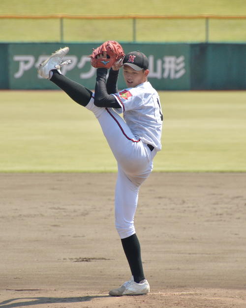 日大山形対山形中央　日大山形の先発は菅井（撮影・濱本神威）