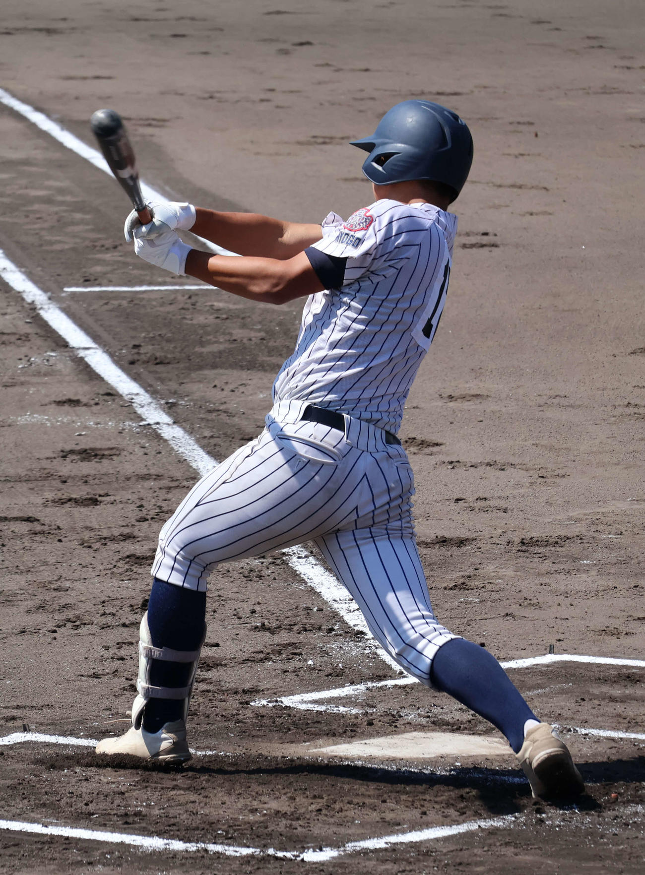 明石商対津名　1回表、左翼へ安打を放つ神野内野手（撮影・奥谷爽）