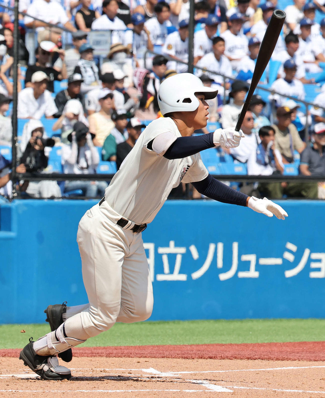 駒大高対日大三　2回裏日大三1死、先制右越え本塁打を放つ佐々木（撮影・野上伸悟）