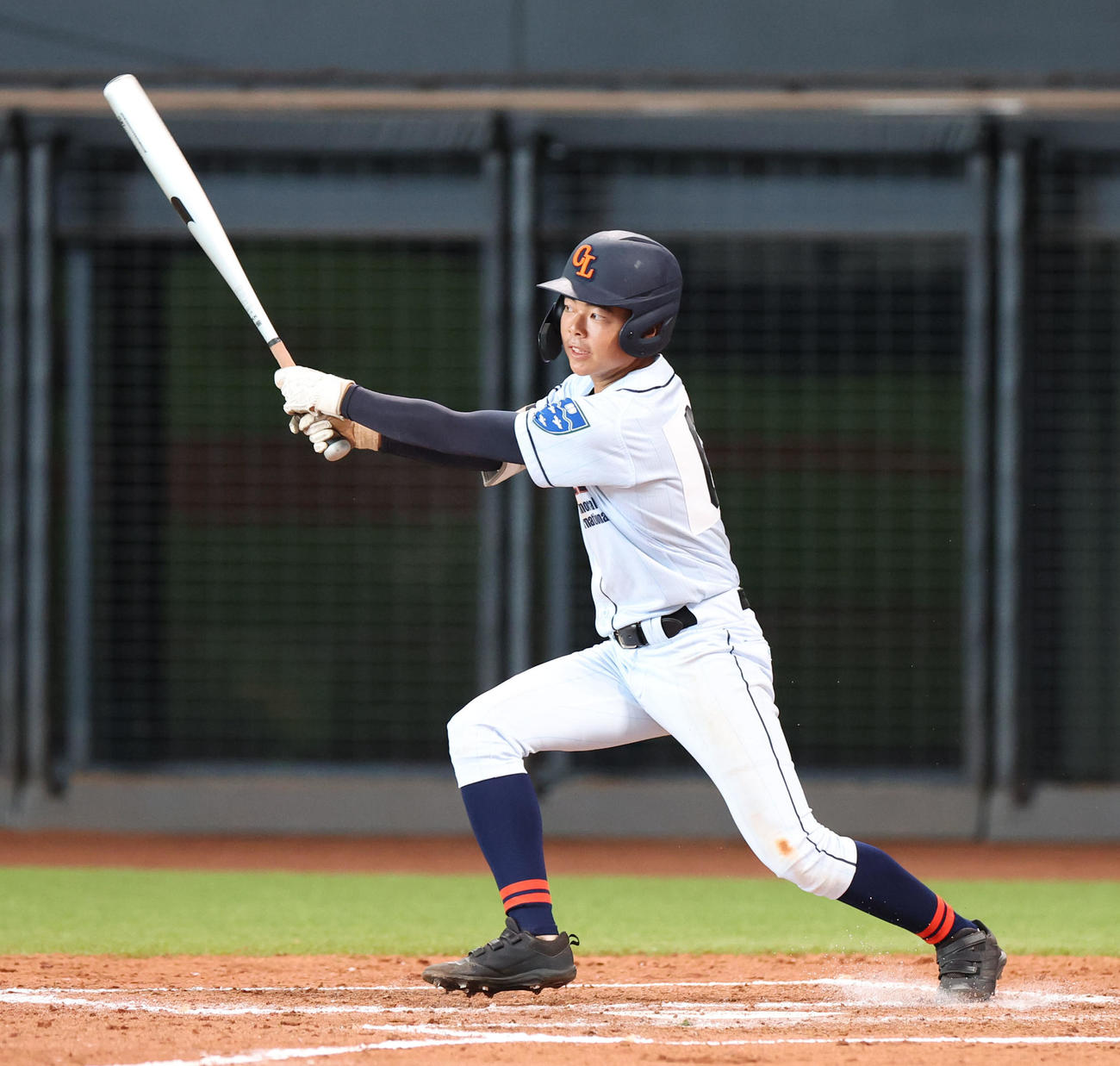 クラーク対旭川明成　5回表クラーク2死二塁、高橋は先制となる右前適時打を放つ（撮影・佐藤翔太）