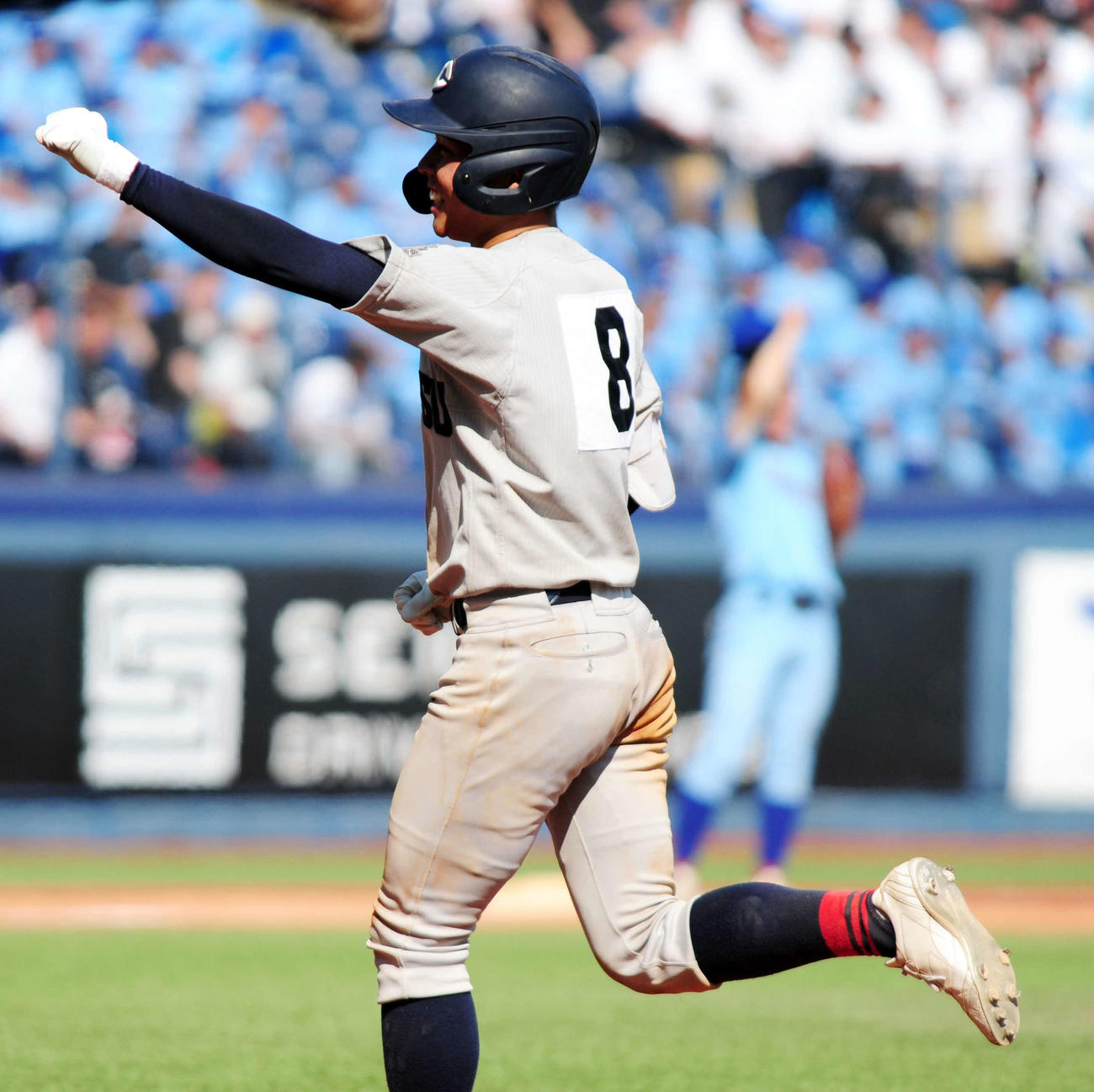 加茂暁星対中越　コールドを決める2点右前打を放ち、ガッツポーズの中越・大矢