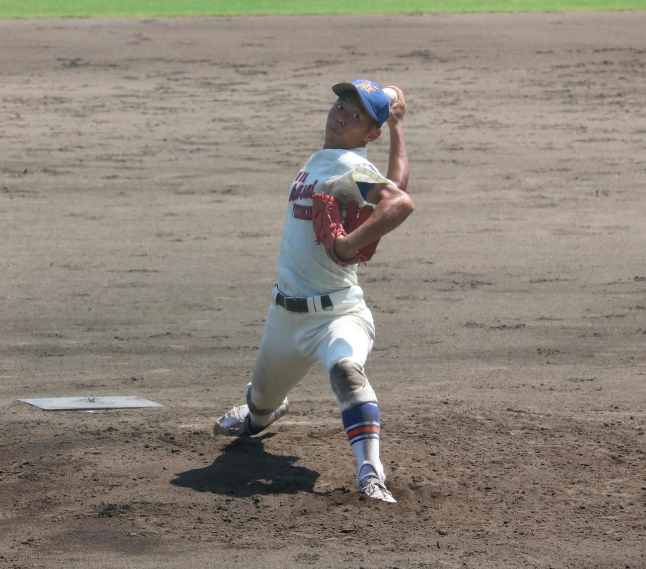 神戸国際大付先発の田村好誠（撮影・林亮佑）