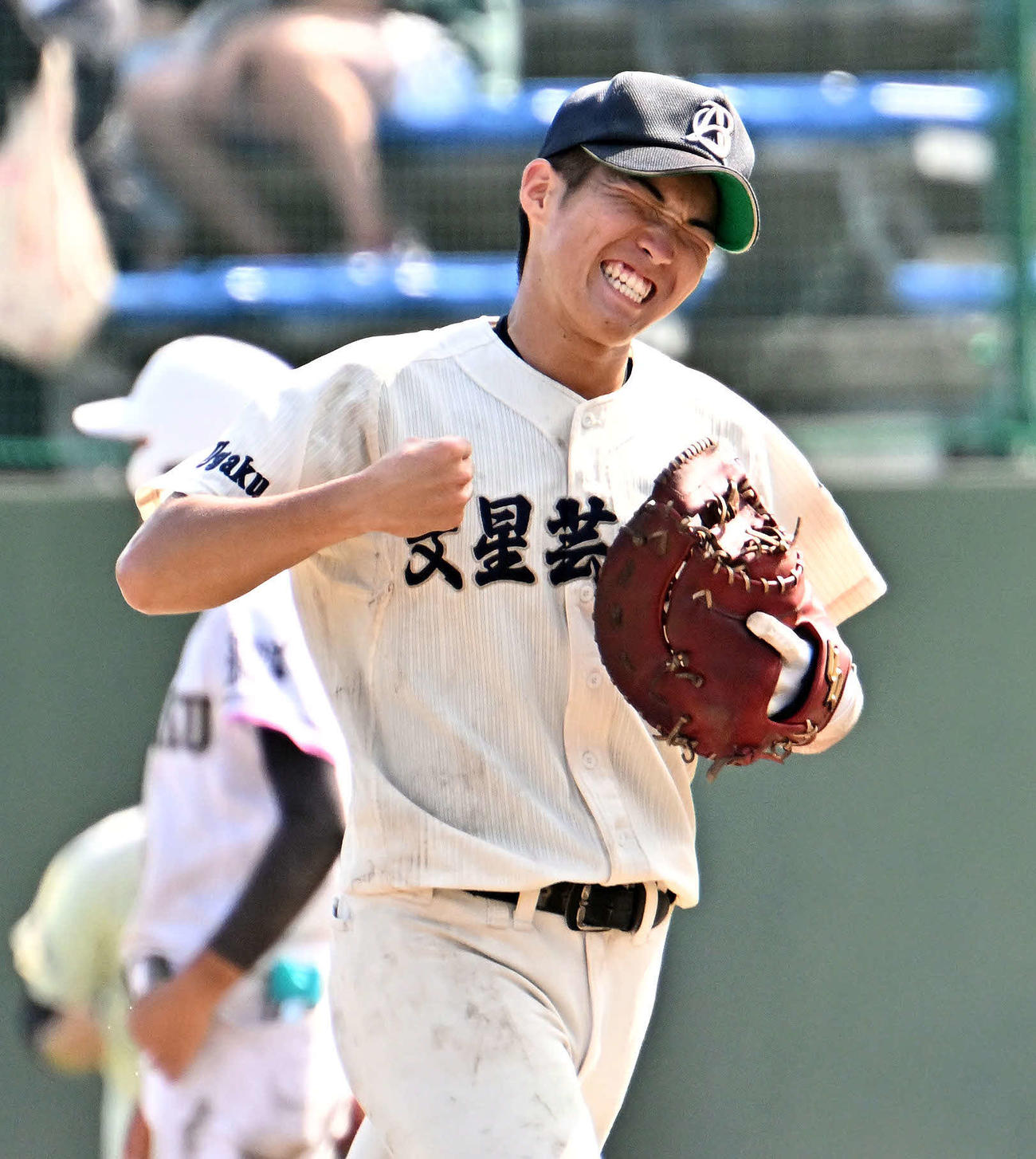 文星芸大付対国学院栃木　決勝進出を決め拳を握る文星芸大付・小林（撮影・滝沢徹郎）