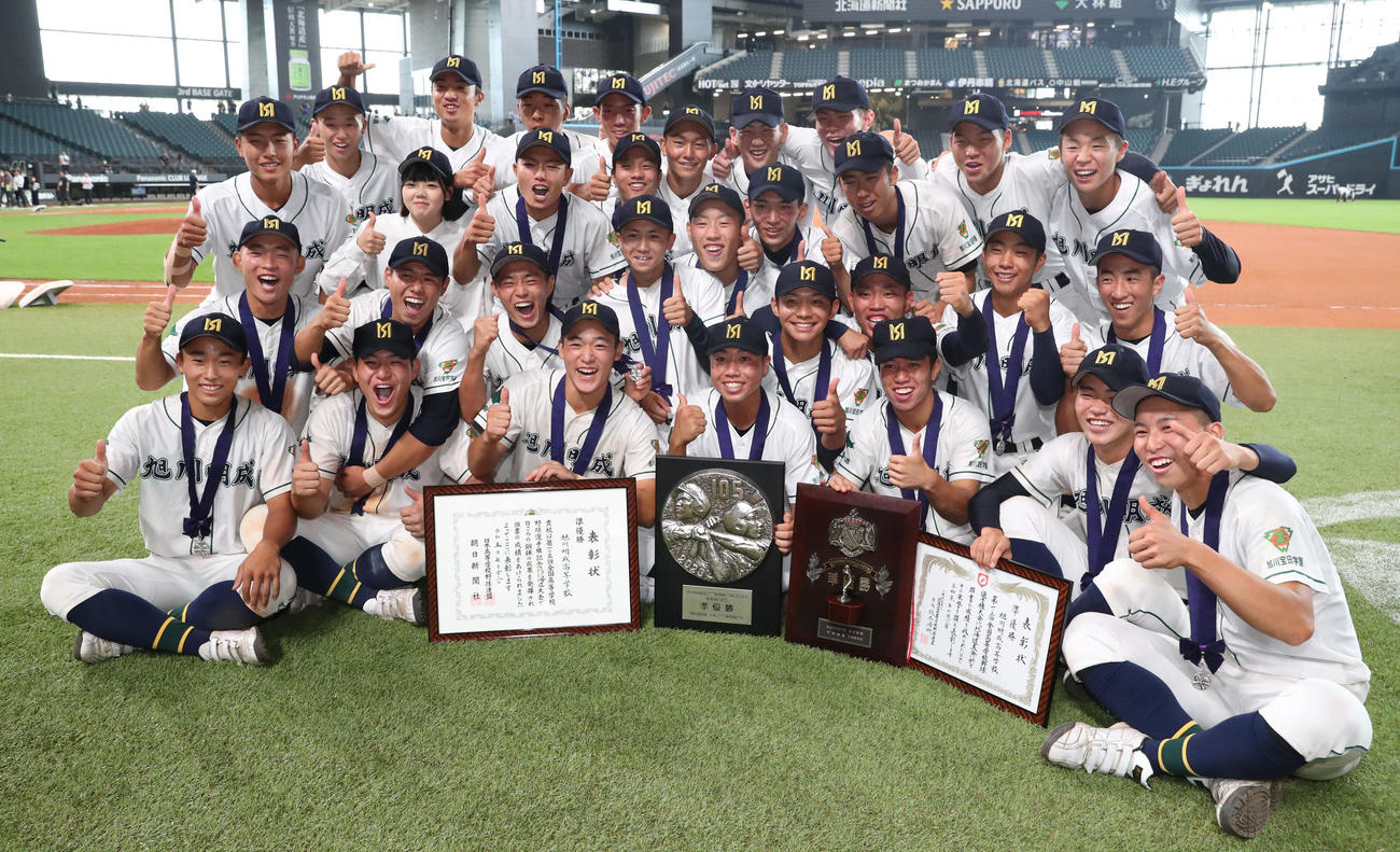 クラーク対旭川明成　準優勝の旭川明成ナイン（撮影・佐藤翔太）