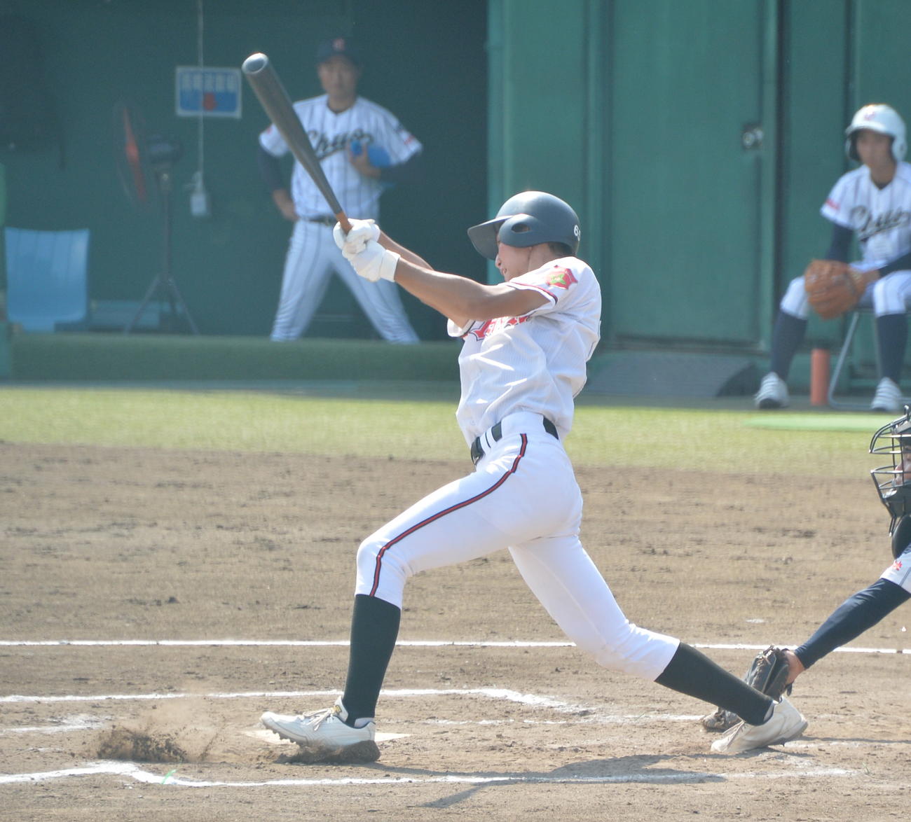 7回、中前同点適時打を放つ日大山形・小野