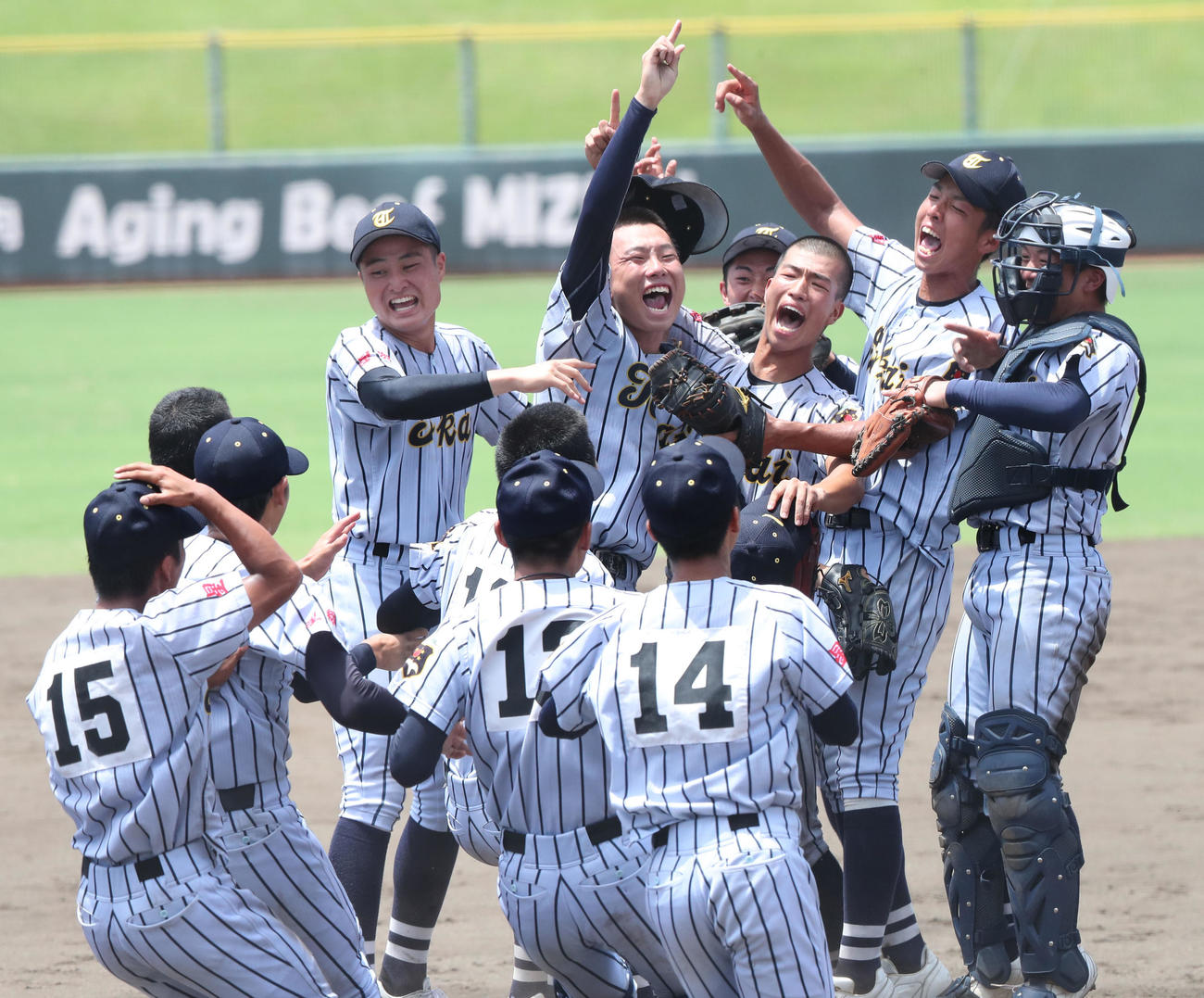 東海大熊本星翔対九州学院　優勝した東海大熊本星翔ナインは歓喜の表情（撮影・梅根麻紀）