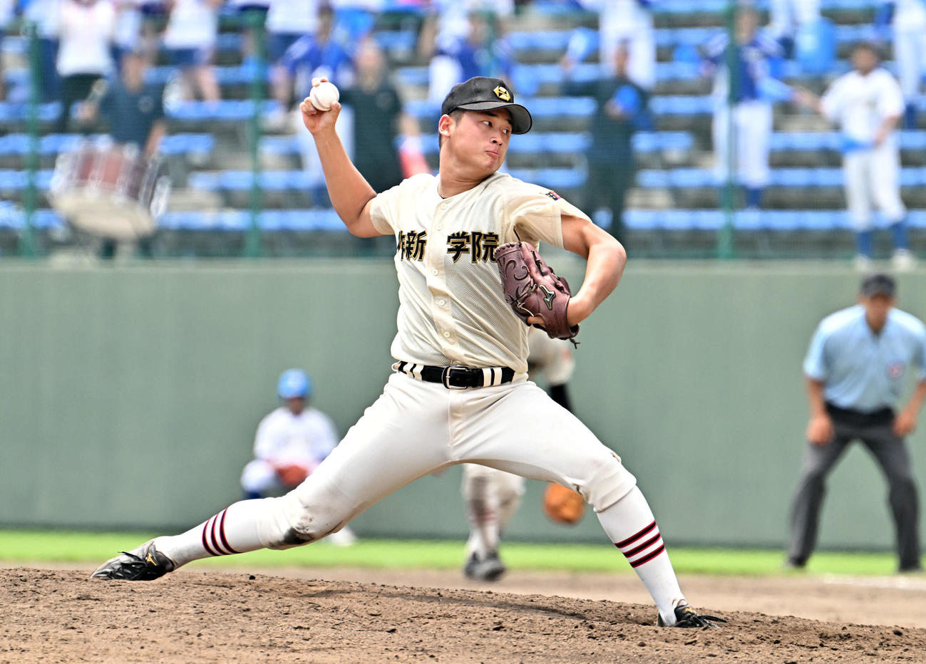 作新学院対青藍泰斗　6回裏から作新学院4番手で登板し試合を締めた磯（撮影・滝沢徹郎）