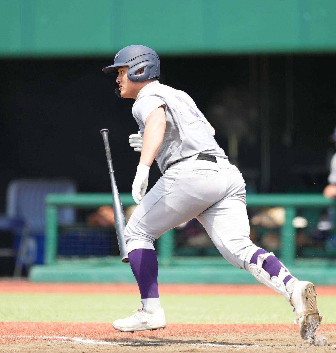 盛岡一対花巻東　3回裏花巻東無死二塁、中適時打を放つ佐々木（撮影・菅敏）