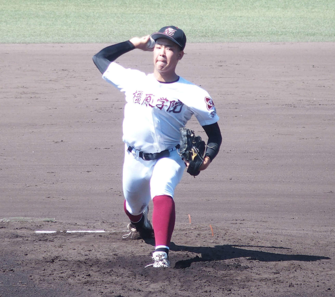 御所実対橿原学院　7回途中まで投げた橿原学院・沢辺孝良（撮影・永田淳）