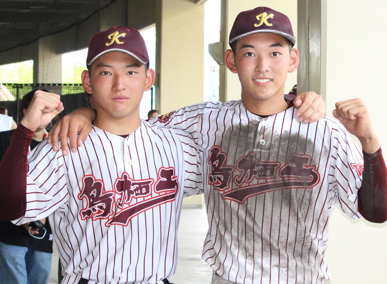 7月23日の北陵戦、投打で勝利に貢献した松延晶捕手（左）と松延響投手の兄弟バッテリー