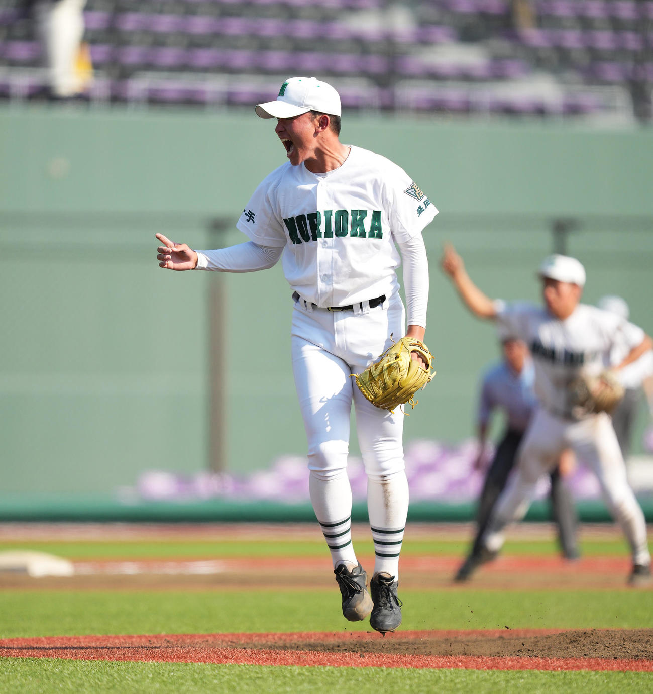 盛岡商対盛岡三　盛岡商を破り、雄たけびを上げる盛岡三・藤枝（撮影・菅敏）