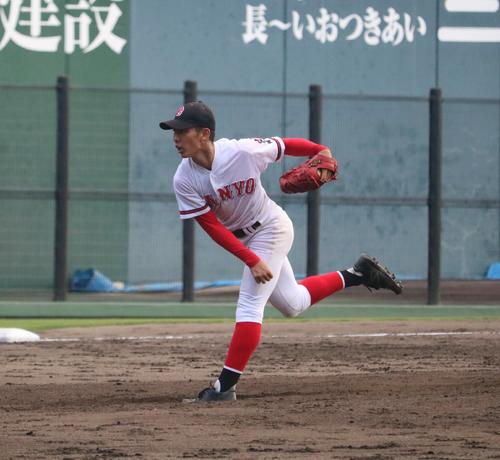 倉敷商対おかやま山陽 おかやま山陽の西野彰人投手(3年)が2番手でマウンドに上がる(撮影・林亮佑)=2023年7月25日、倉敷マスカットスタジアム