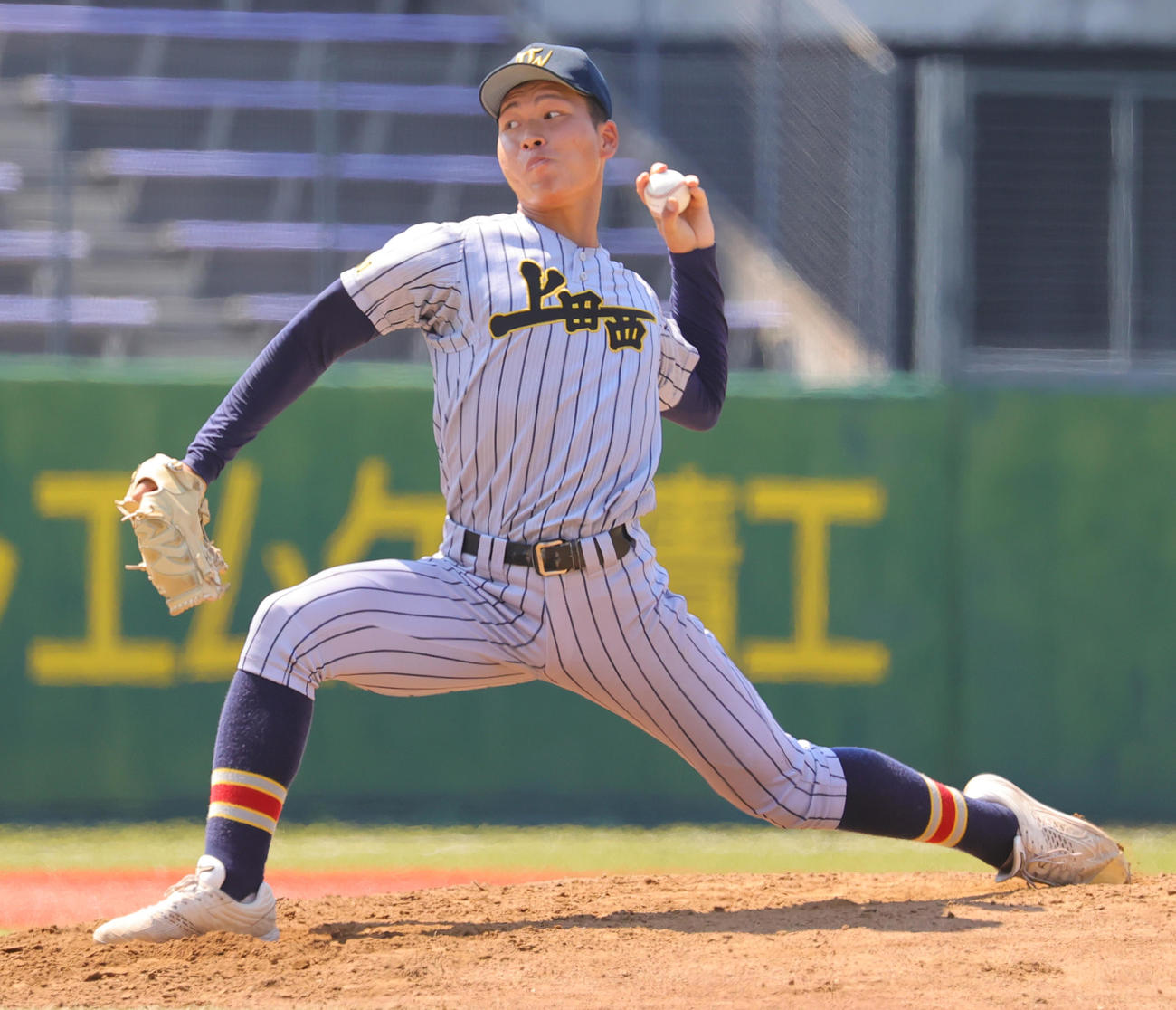 日本ウェルネス長野対上田西　力投する上田西先発の服部（撮影・野上伸悟）