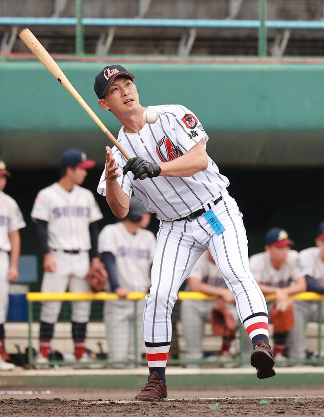 全国高校野球選手権埼玉大会　聖望学園対浦和学院　ノッカーを務める浦和学院・三浦貴さん（2021年7月11日）