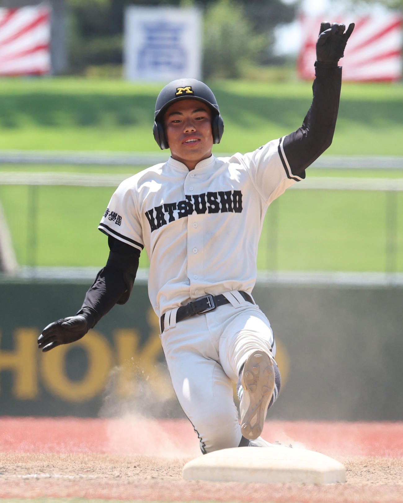 東京都市大塩尻対松商学園　5回裏松商学園2死一、二塁、左中間に2点適時三塁打を放つ大塚（撮影・野上伸悟）