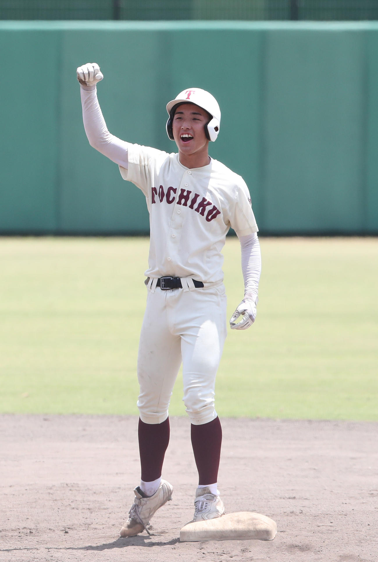 希望が丘対東筑　8回裏東筑1死一、三塁、安田は中越えに2点適時二塁打を放つ（撮影・梅根麻紀）