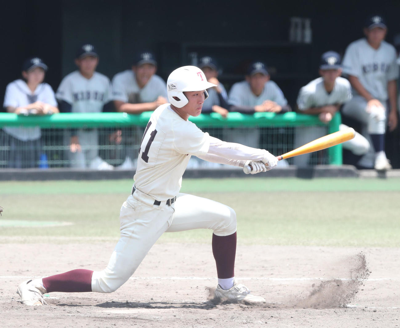 希望が丘対東筑　8回裏東筑1死一、三塁、安田は中越えに2点適時二塁打を放つ（撮影・梅根麻紀）