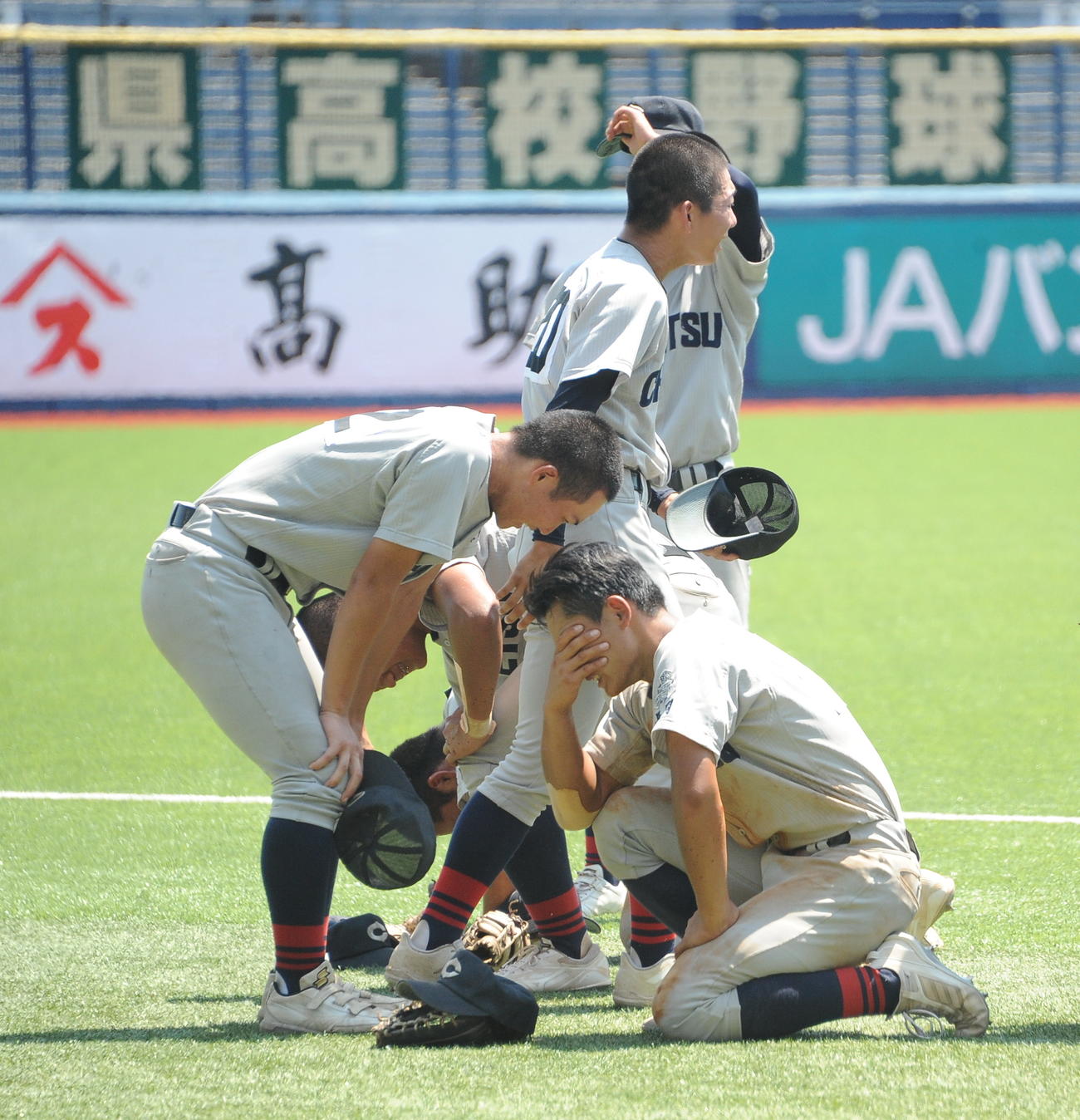 試合後、涙が止まらない中越の選手たち