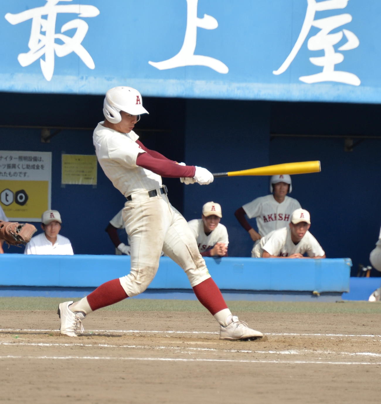 秋田修英対秋田商　3－3で迎えた9回裏2死二塁、左前サヨナラ適時打を放つ秋田商・寺門（撮影・濱本神威）