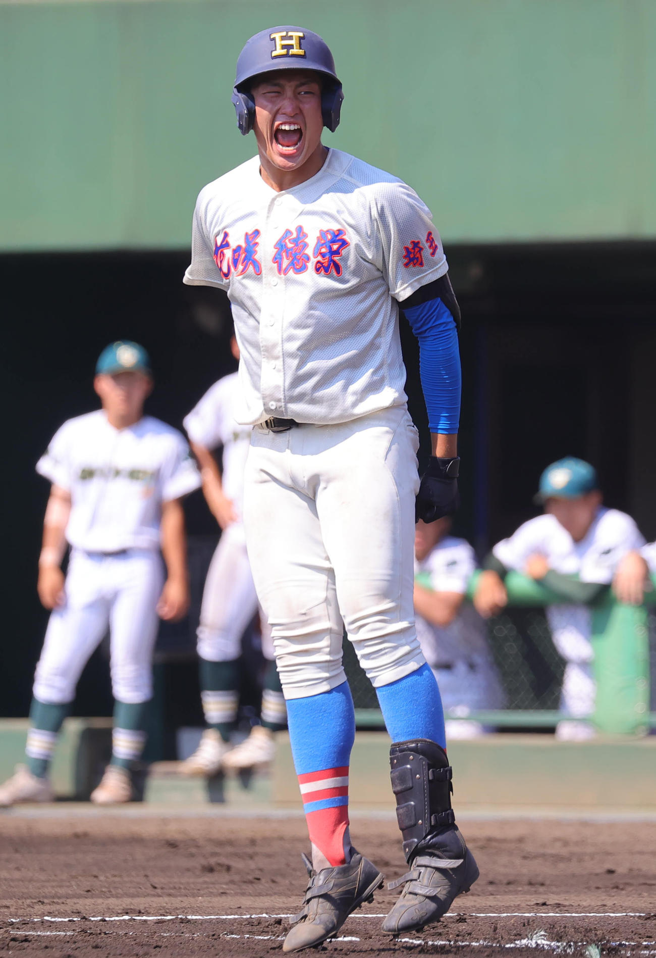 花咲徳栄対昌平　1回表花咲徳栄2死二塁、死球を受けほえる小野（撮影・野上伸悟）