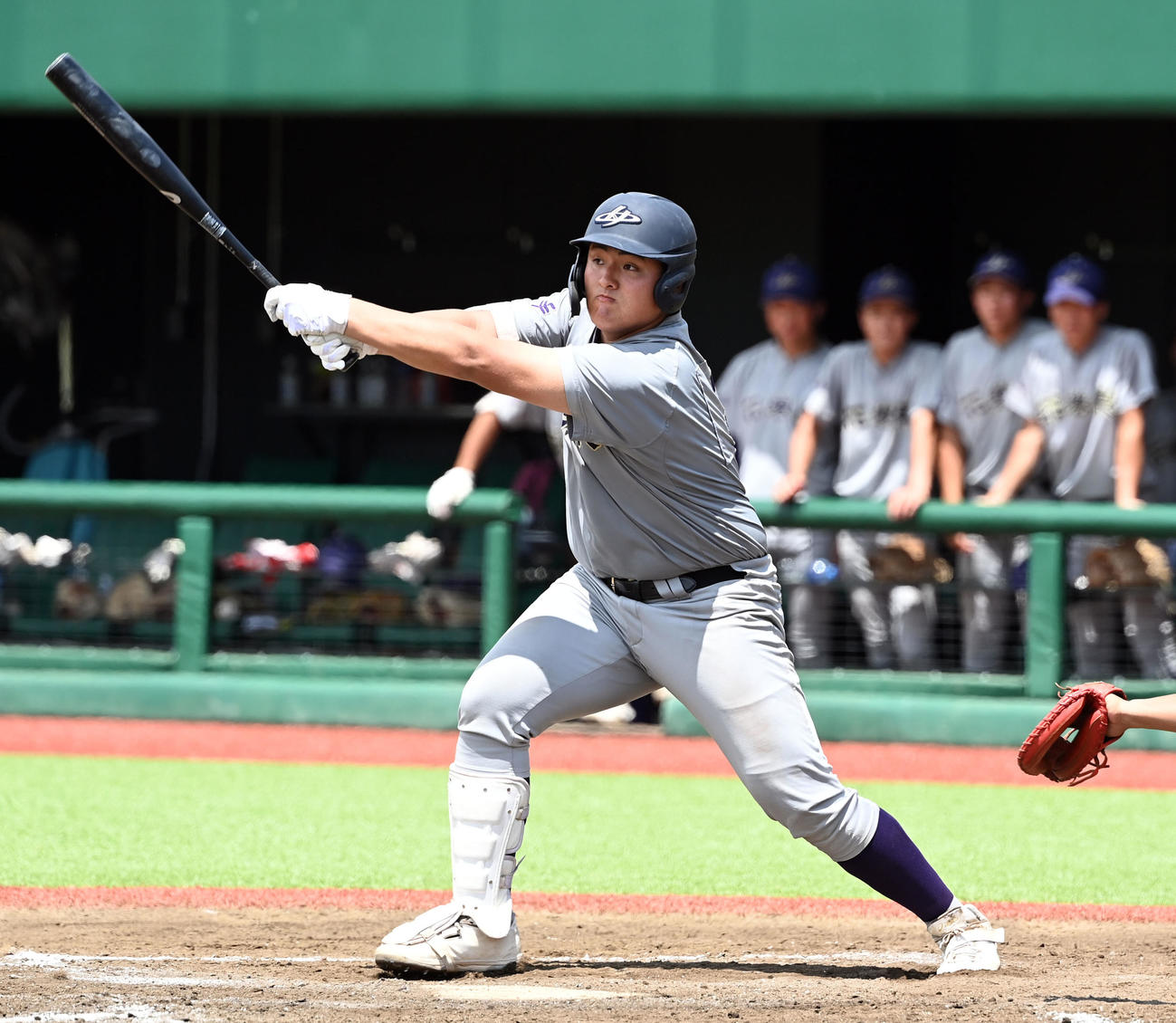 盛岡三対花巻東　4回裏花巻東1死二塁、左前に適時打を放つ佐々木麟（撮影・たえ見朱実）