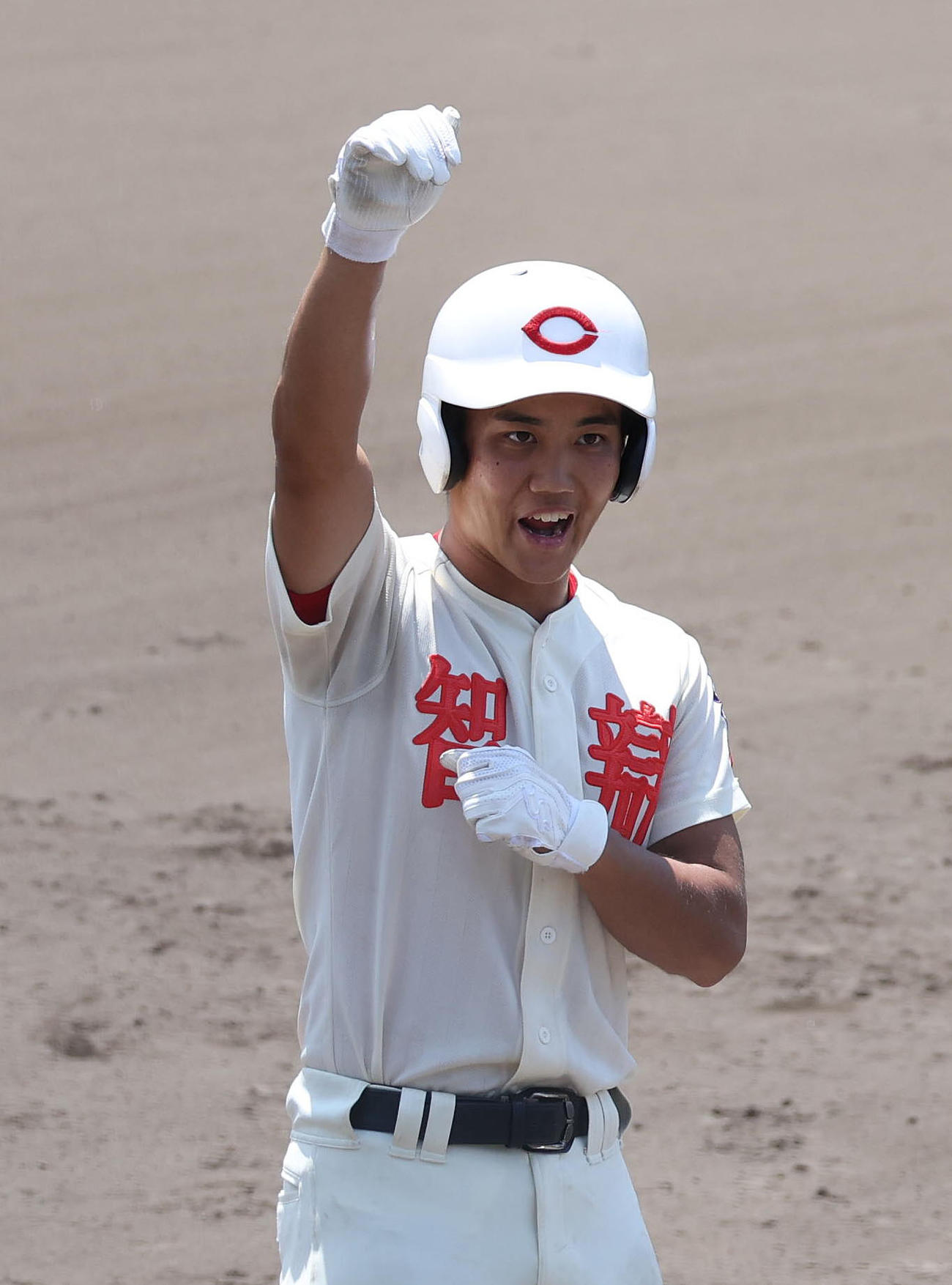 智弁学園対橿原学院　1回表智弁学園1死一、三塁、池下は右越え2点適時三塁打を放ちガッツポーズする（撮影・白石智彦）