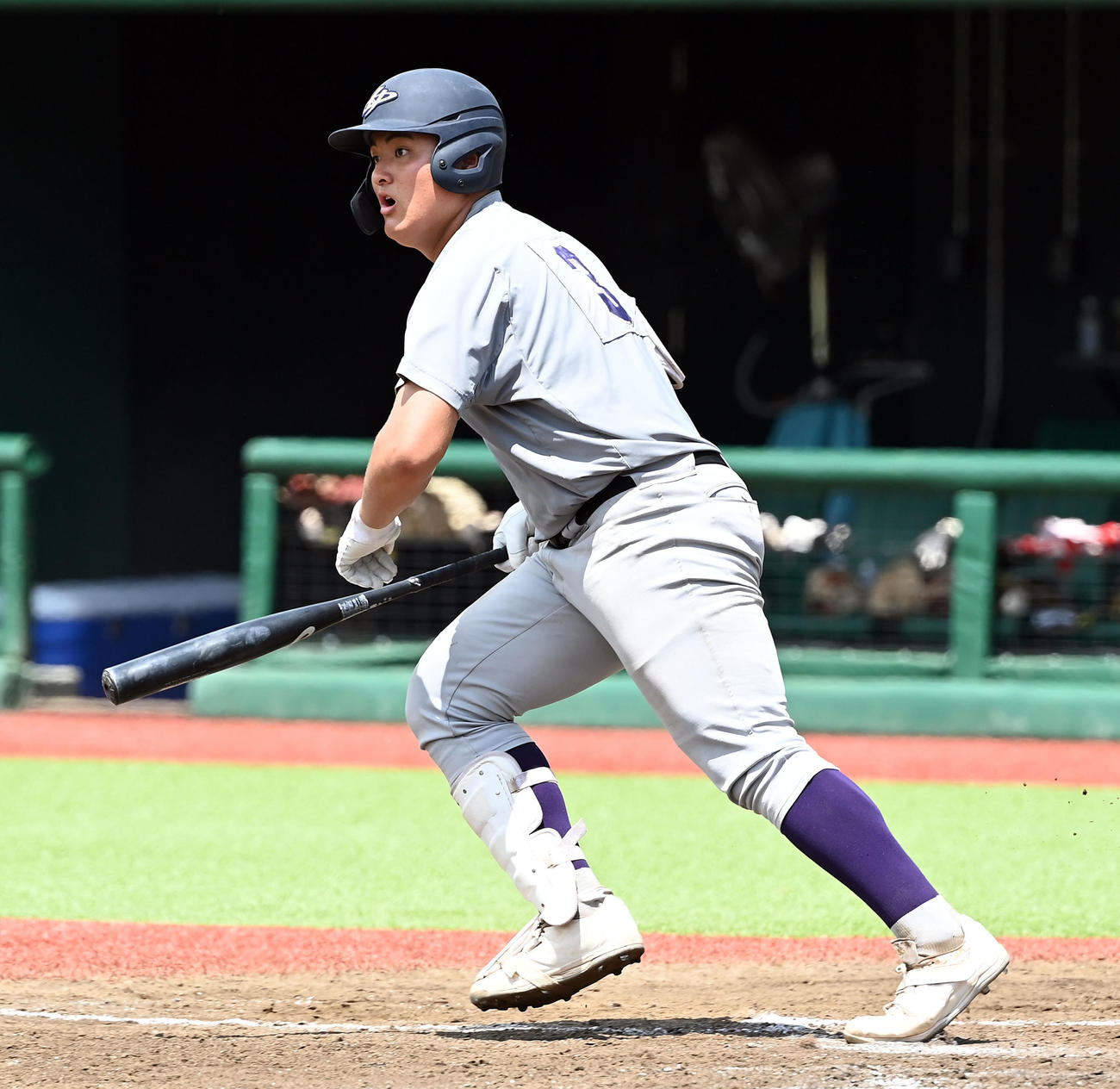 盛岡三対花巻東　4回裏花巻東1死二塁、左前に適時打を放つ佐々木麟（撮影・たえ見朱実）
