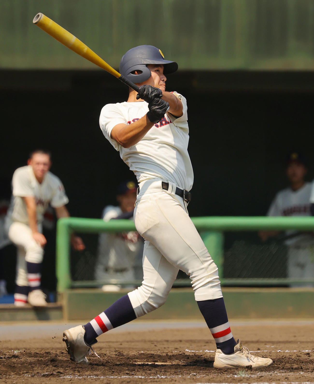 川越東対浦和学院　3回裏浦和学院1死、右越え本塁打を放つ喜屋武（撮影・野上伸悟）