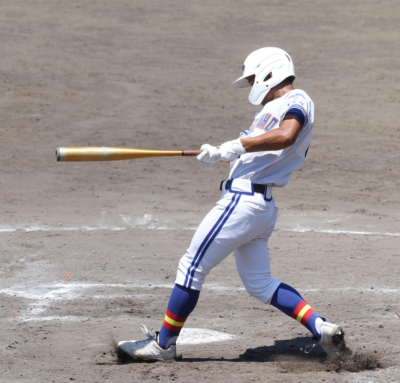 高田商対天理　高田商9回表1死二、三塁、代打宮武晃は中前2点適時打を放つ（撮影・白石智彦）