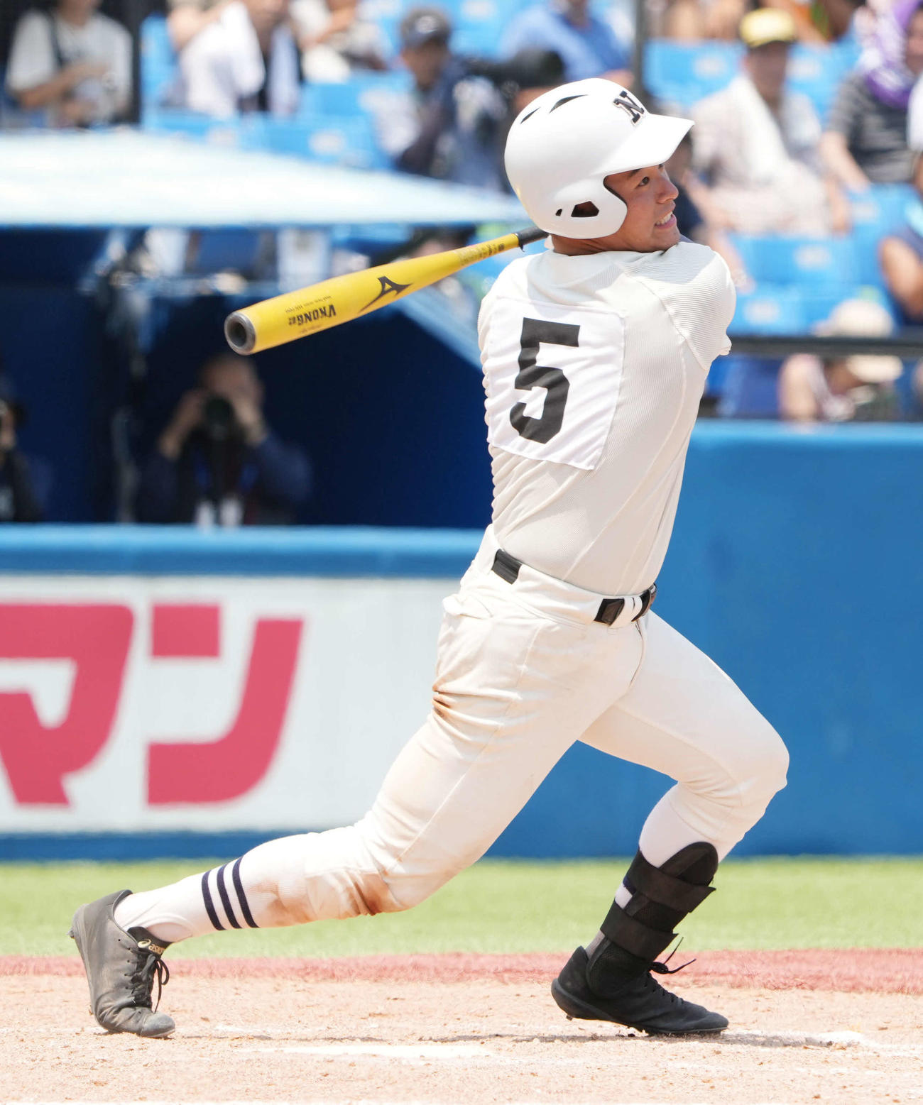 明大中野八王子対日大三　4回裏日大三2死、二宮は右にランニング本塁打を放つ（撮影・小沢裕）