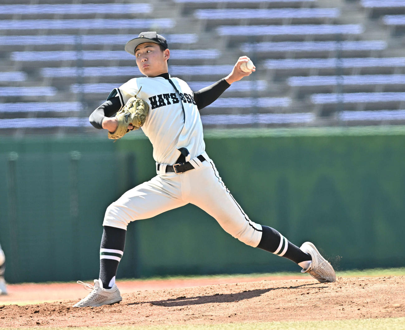 松商学園対上田西　松商学園先発の斎藤（撮影・滝沢徹郎）