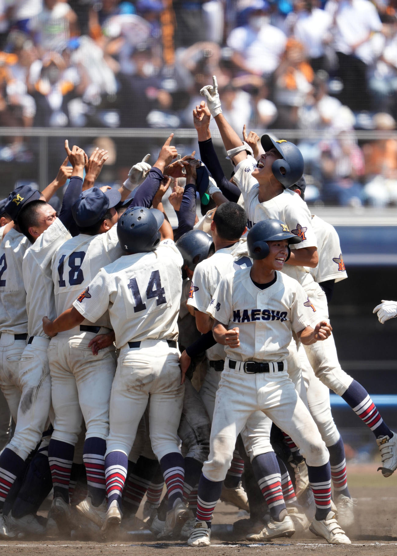 桐生第一対前橋商　サヨナラ勝ちで甲子園出場を果たし歓喜する前橋商ナイン（撮影・横山健太）