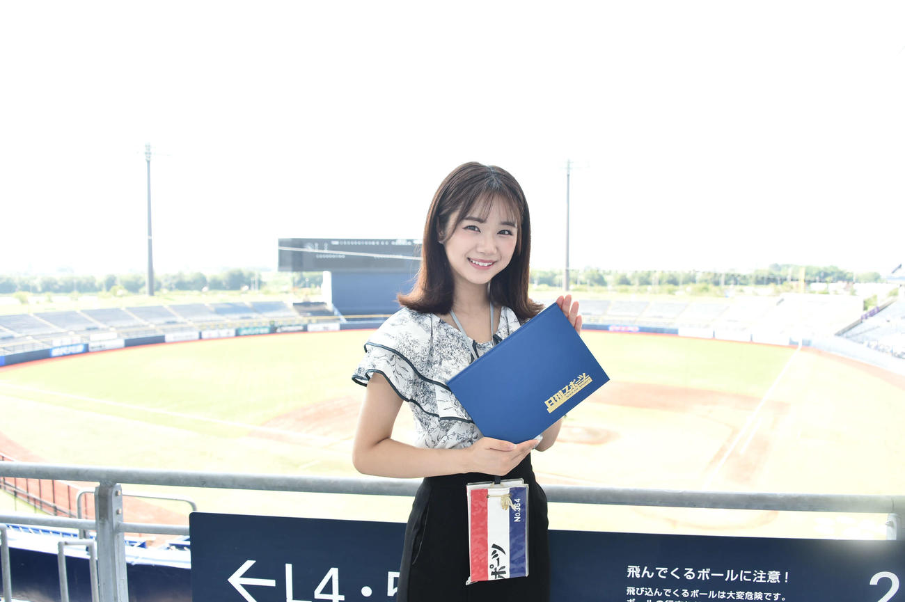 決勝戦開始前のエコスタ。観客席からはにぎわいが、グラウンドからは緊張が感じられました