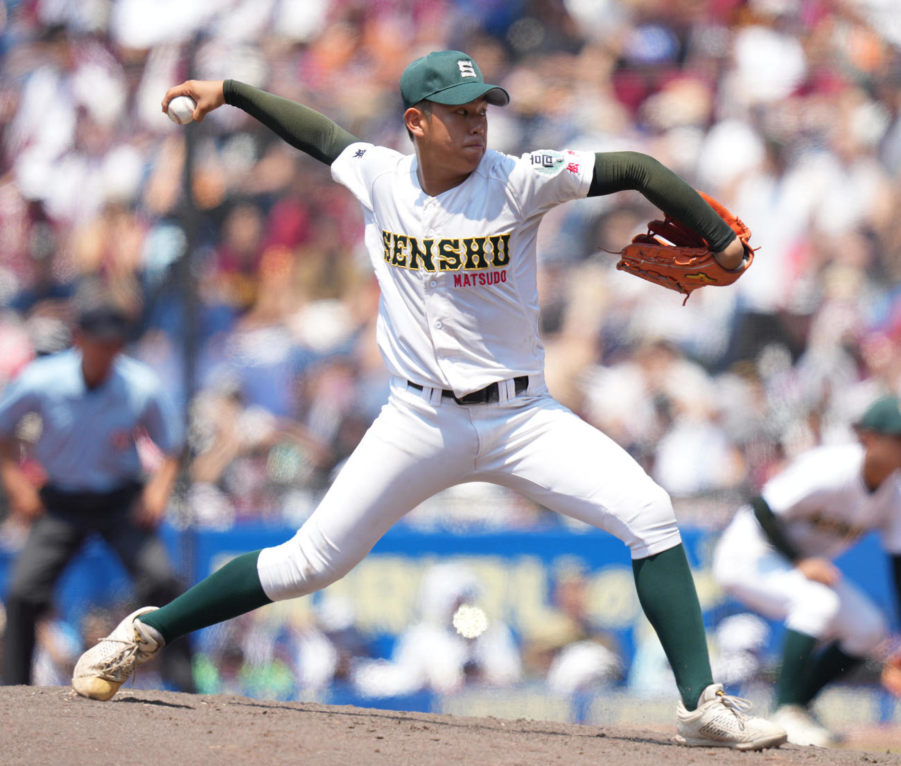 習志野対専大松戸　3回表途中からから2番手で登板した専大松戸・青野（撮影・鈴木みどり）