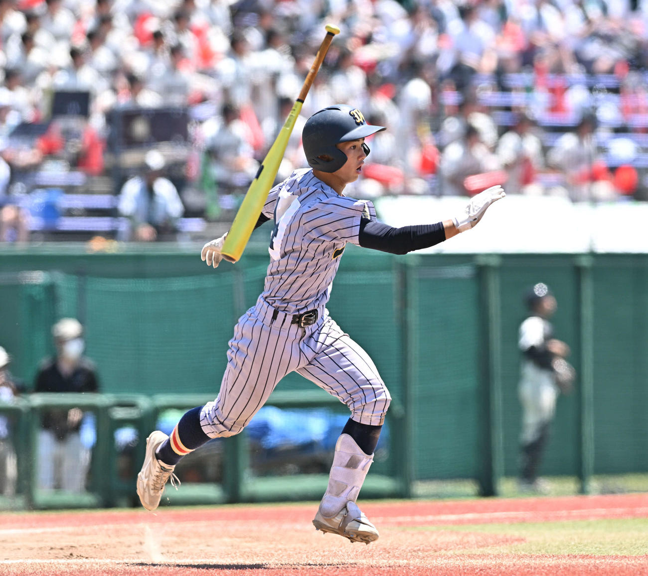 松商学園対上田西　8回裏上田西1死二塁、片平は左越え2点本塁打を放つ（撮影・滝沢徹郎）