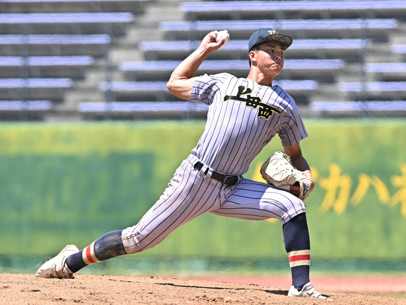 松商学園対上田西　8回表途中から上田西3番手で投球する横山（撮影・滝沢徹郎）