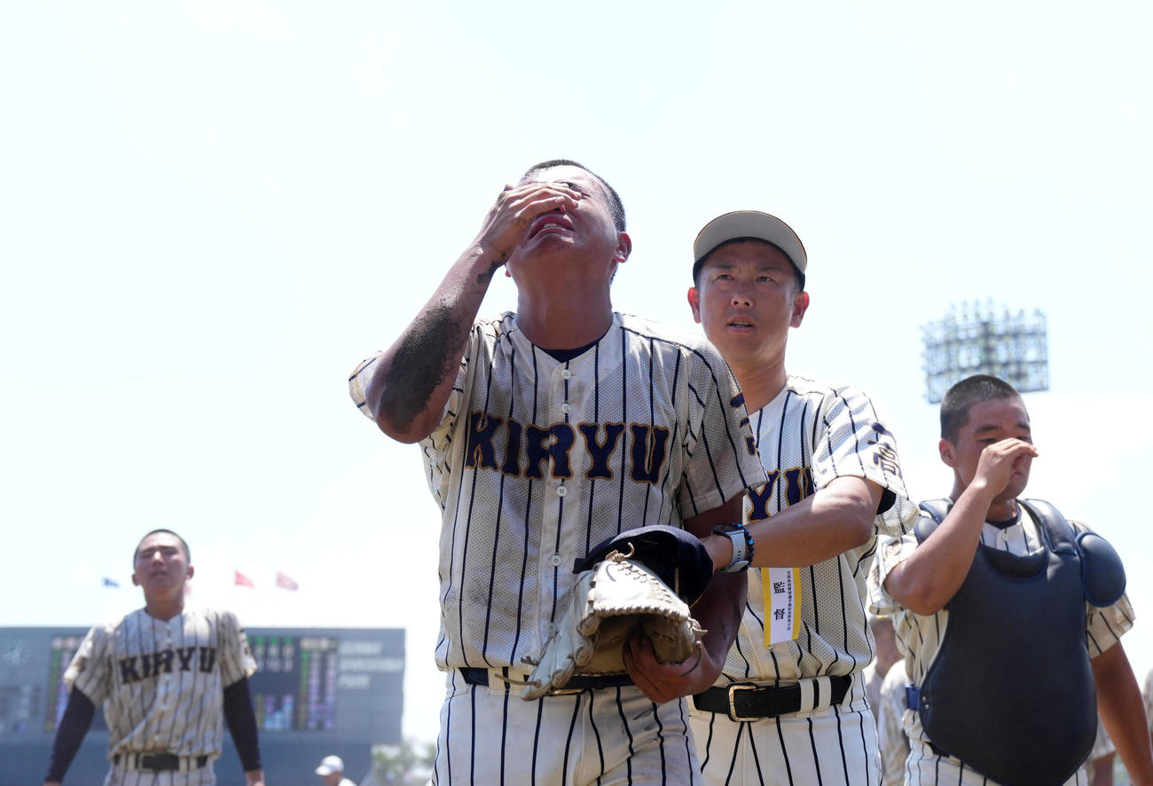 前橋商対桐生第一　前橋商に敗れ、涙を流す桐生第一・中村（左）（撮影・横山健太）