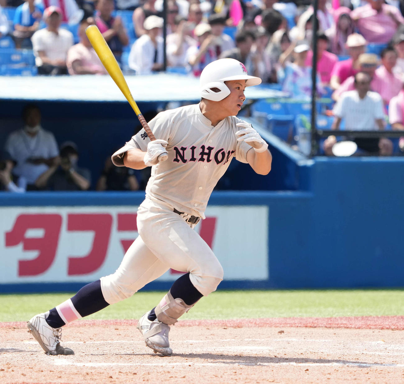 早大学院対日大鶴ヶ丘　5回裏日大鶴ヶ丘1死二塁、木嶋は右前に勝ち越し適時打を放つ（撮影・小沢裕）
