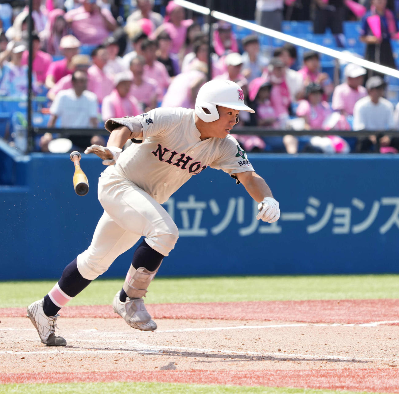 早大学院対日大鶴ヶ丘　5回裏日大鶴ヶ丘1死二塁、木嶋は右前に勝ち越し適時打を放つ（撮影・小沢裕）